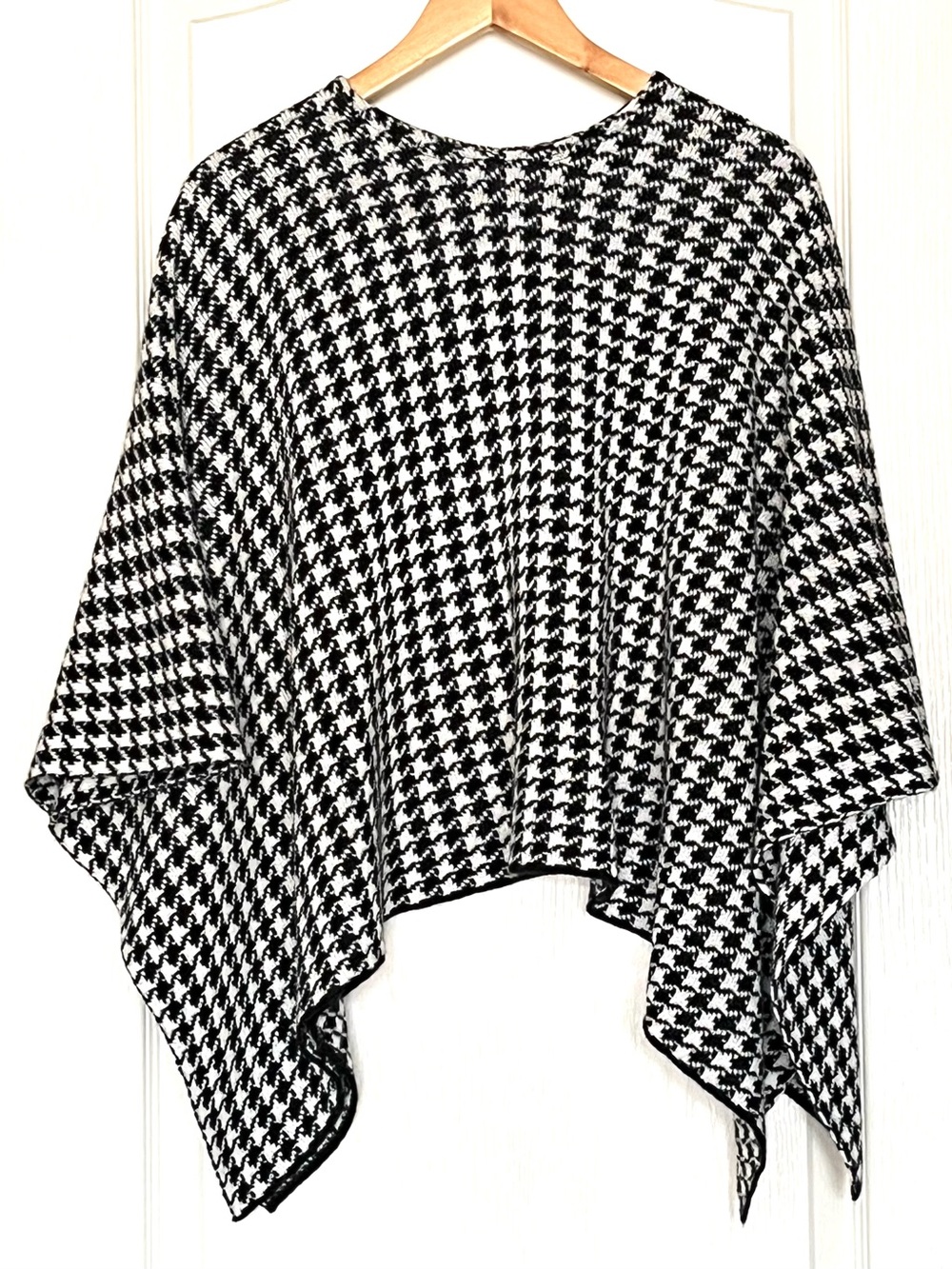 Made In Italy Wool Blend Black White Houndstooth Knit Poncho Cape Wrap OS - Picture 2 of 6